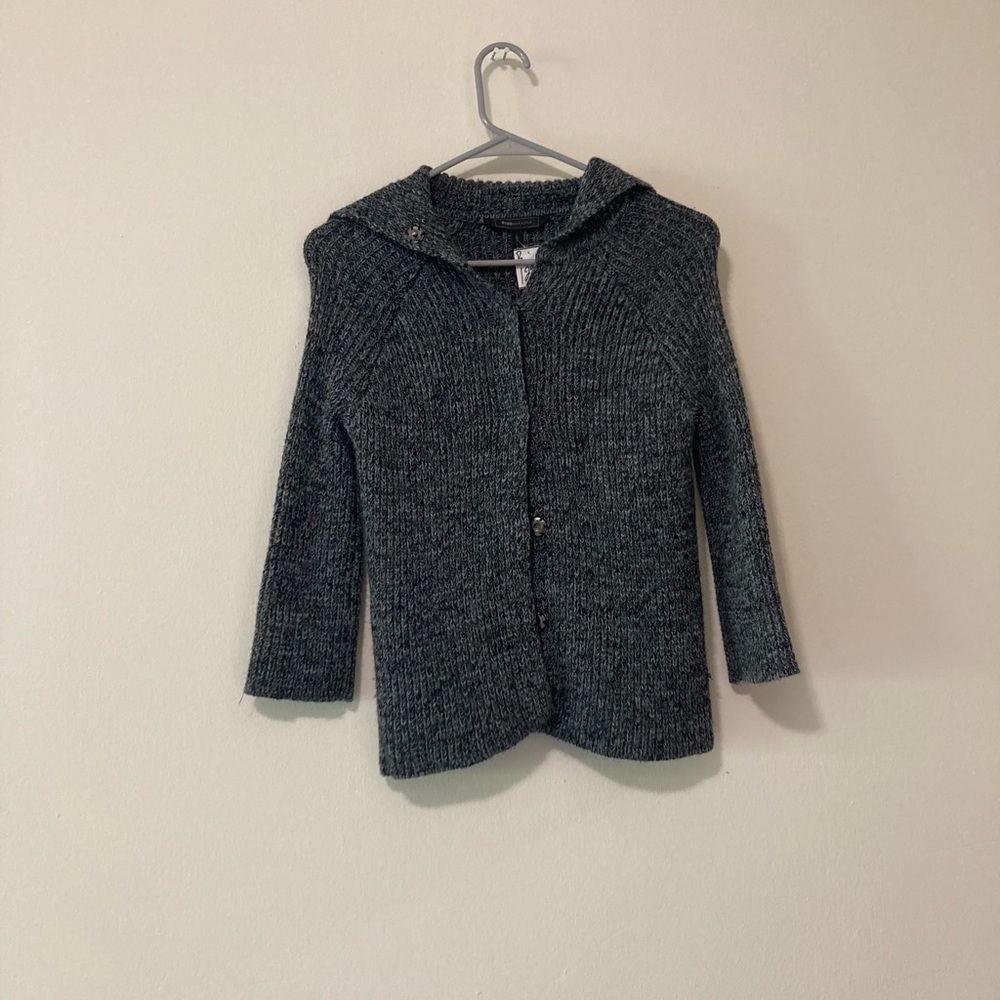 bcbg grey sweater size xs, looks like new!! harry potter esque 🪄🪞